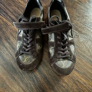 Very good condition
Brown, Leather